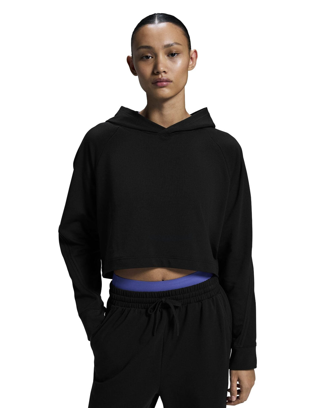 1WF12420553-studio_hoodie-fw24-black-w-4×5-tr-g3