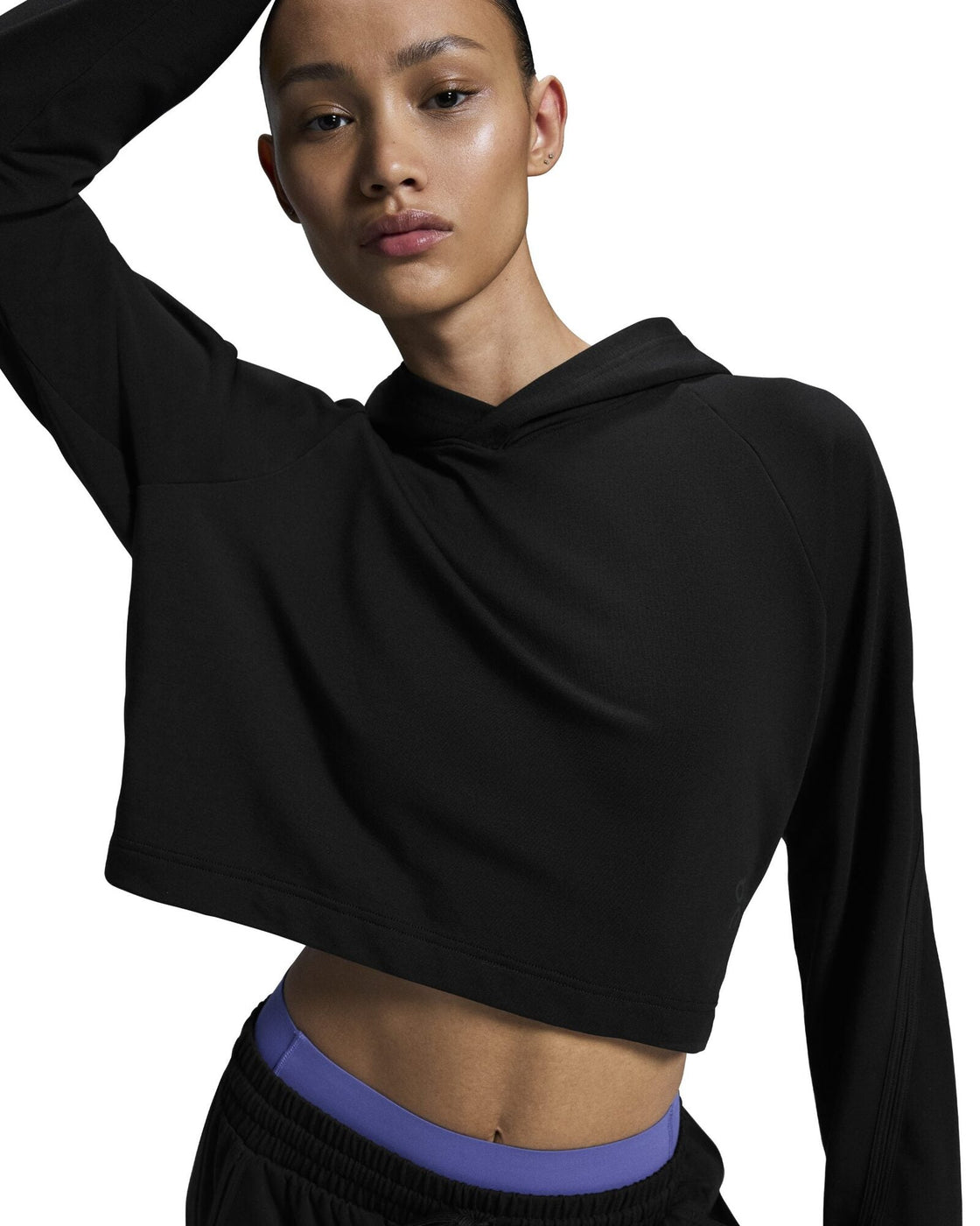 1WF12420553-studio_hoodie-fw24-black-w-4×5-tr-g5