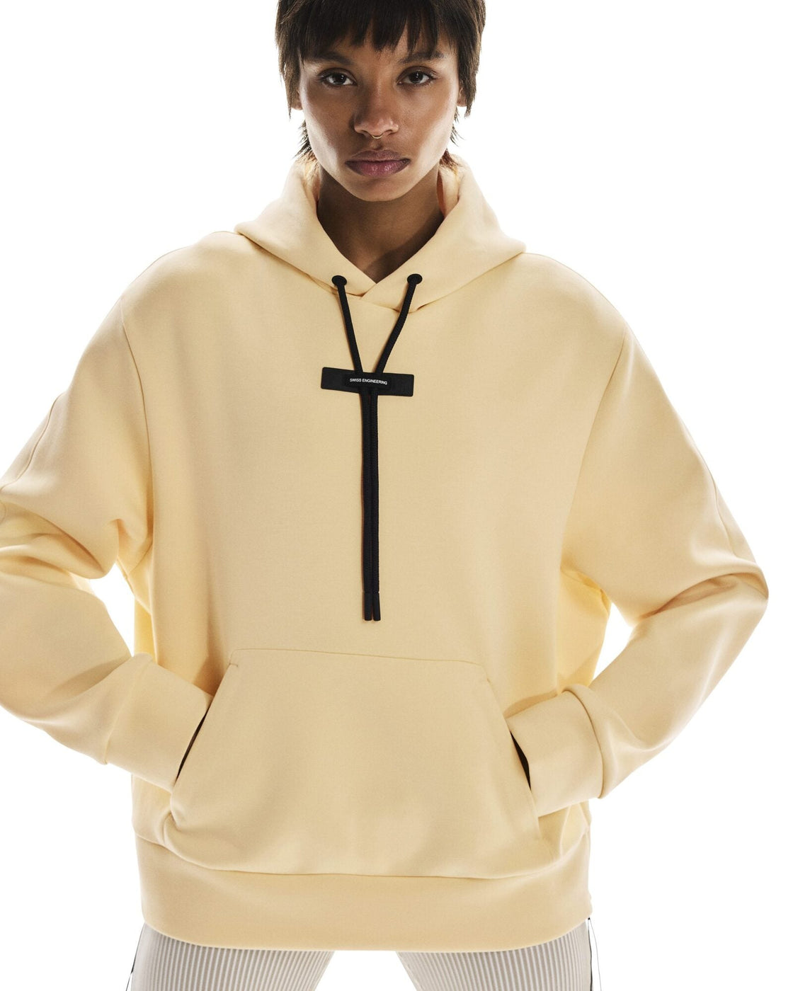 1WF30363537-focus_tech_hoodie-fw25-nectar-w-4×5-tr-g3
