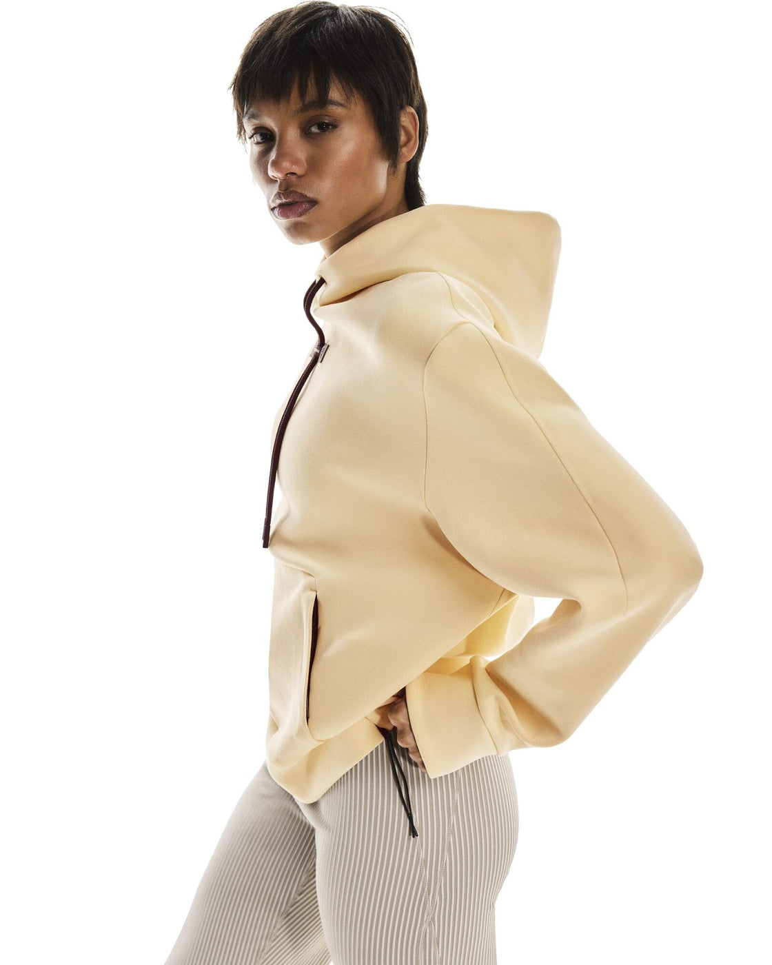 1WF30363537-focus_tech_hoodie-fw25-nectar-w-4×5-tr-g4