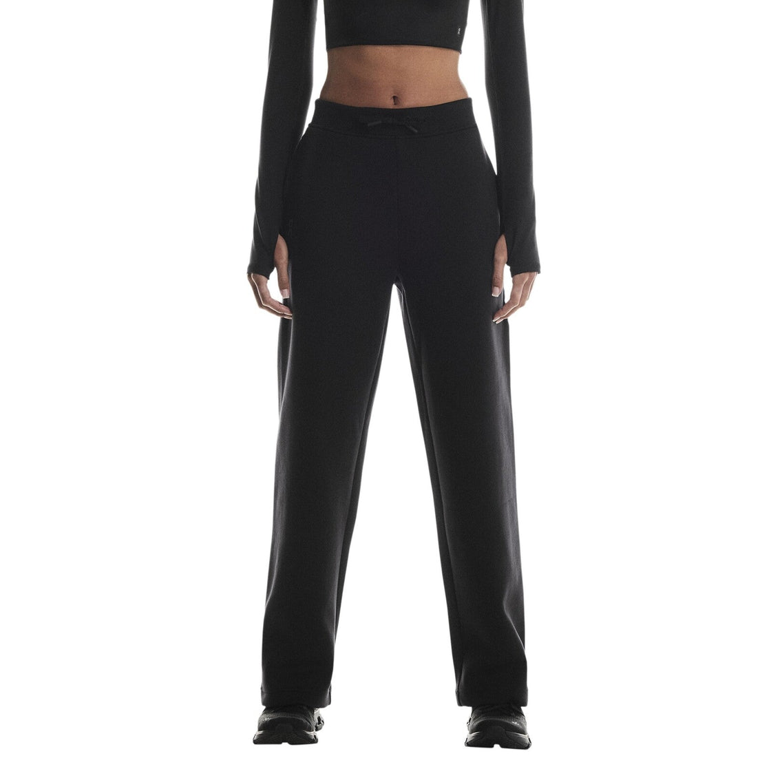 1WF30390553-focus_tech_sweatpants-fw25-black-w-1×1-tr-PLP
