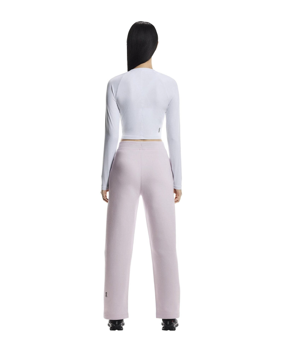 1WF30393368-focus_tech_sweatpants-fw25-orchid-w-4×5-tr-g2