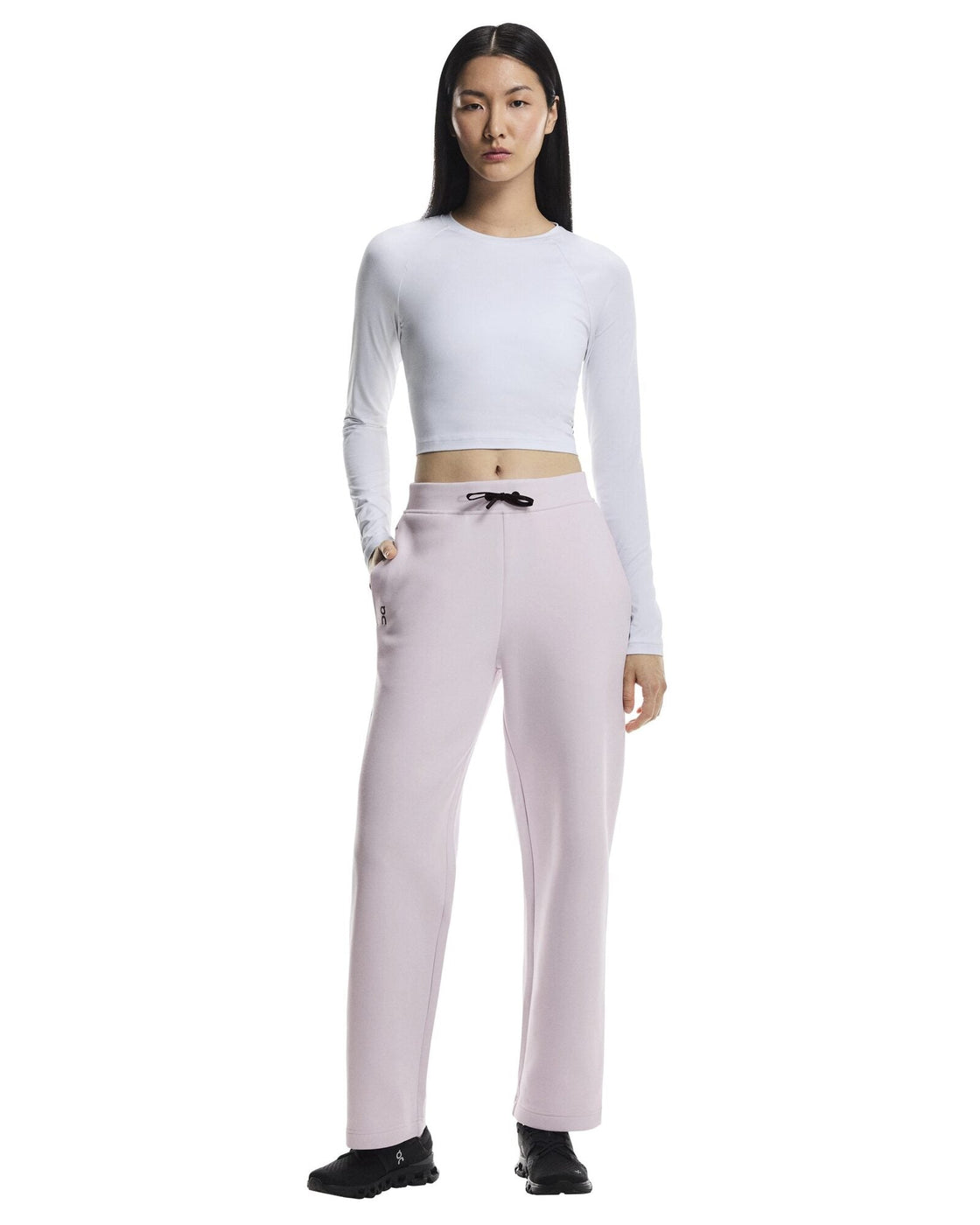 1WF30393368-focus_tech_sweatpants-fw25-orchid-w-4×5-tr-g3