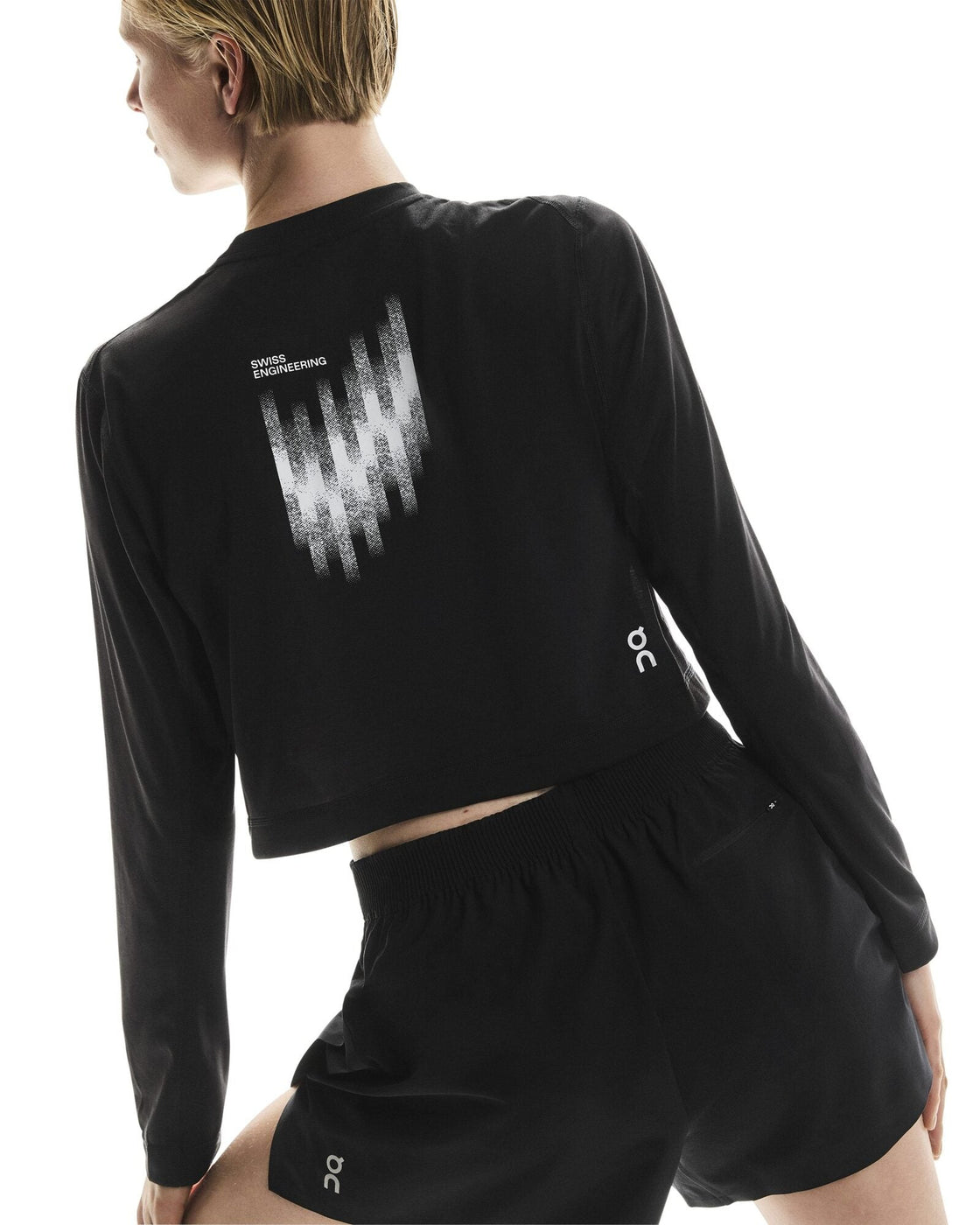 1WF30650553-train_long-t_crop_graphic-fw25-black-w-4×5-tr-g5