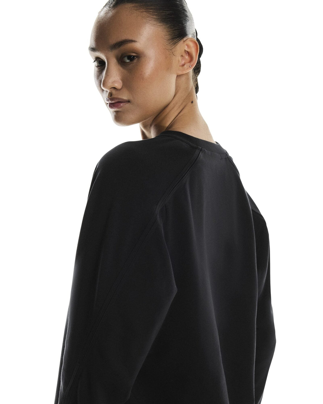 1WF30800553-studio_crew-fw25-black-w-4×5-tr-g4