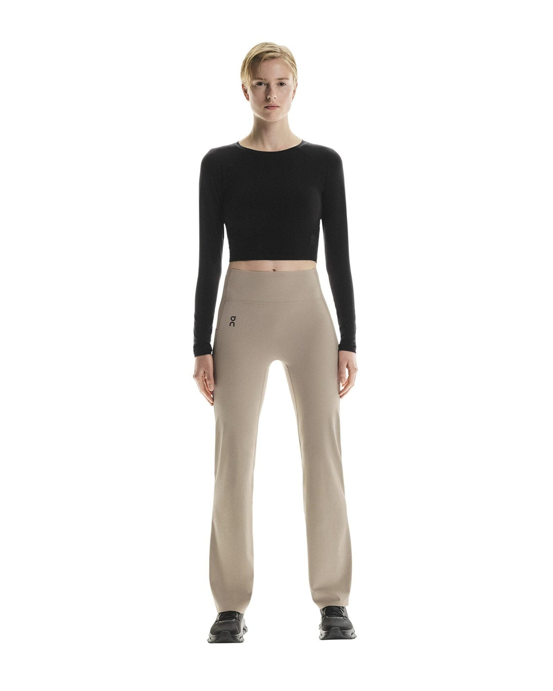 1WF31150603-30__studio_flared_tights-fw25-desert-w-4×5-tr-g1