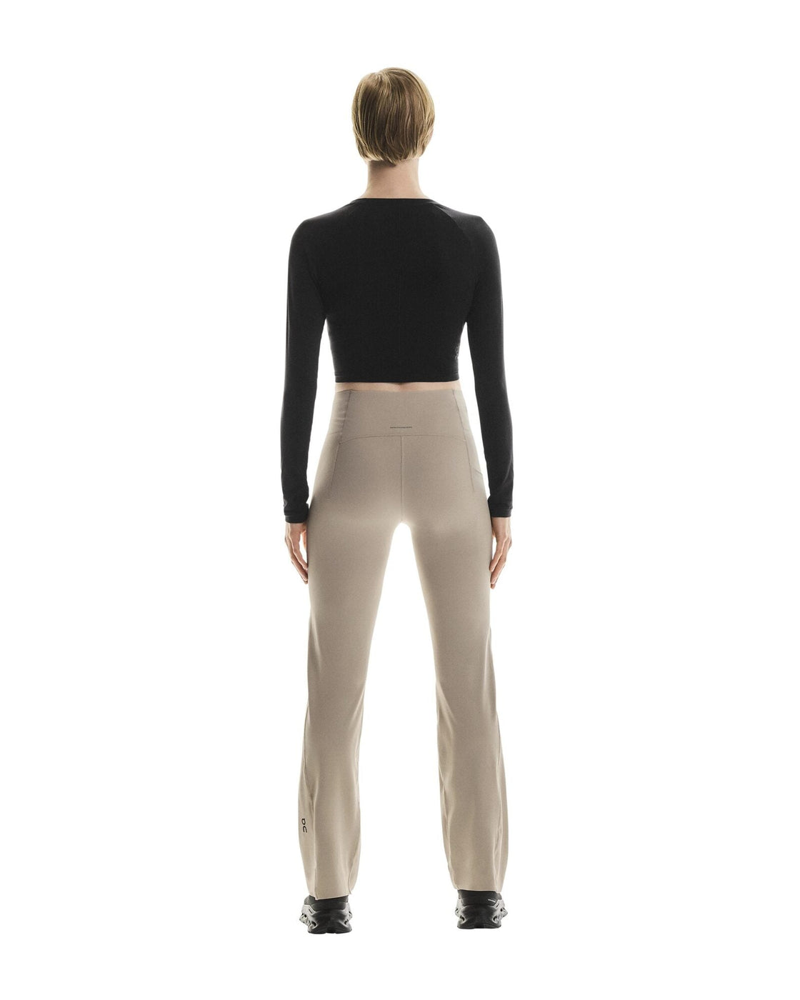 1WF31150603-30__studio_flared_tights-fw25-desert-w-4×5-tr-g2
