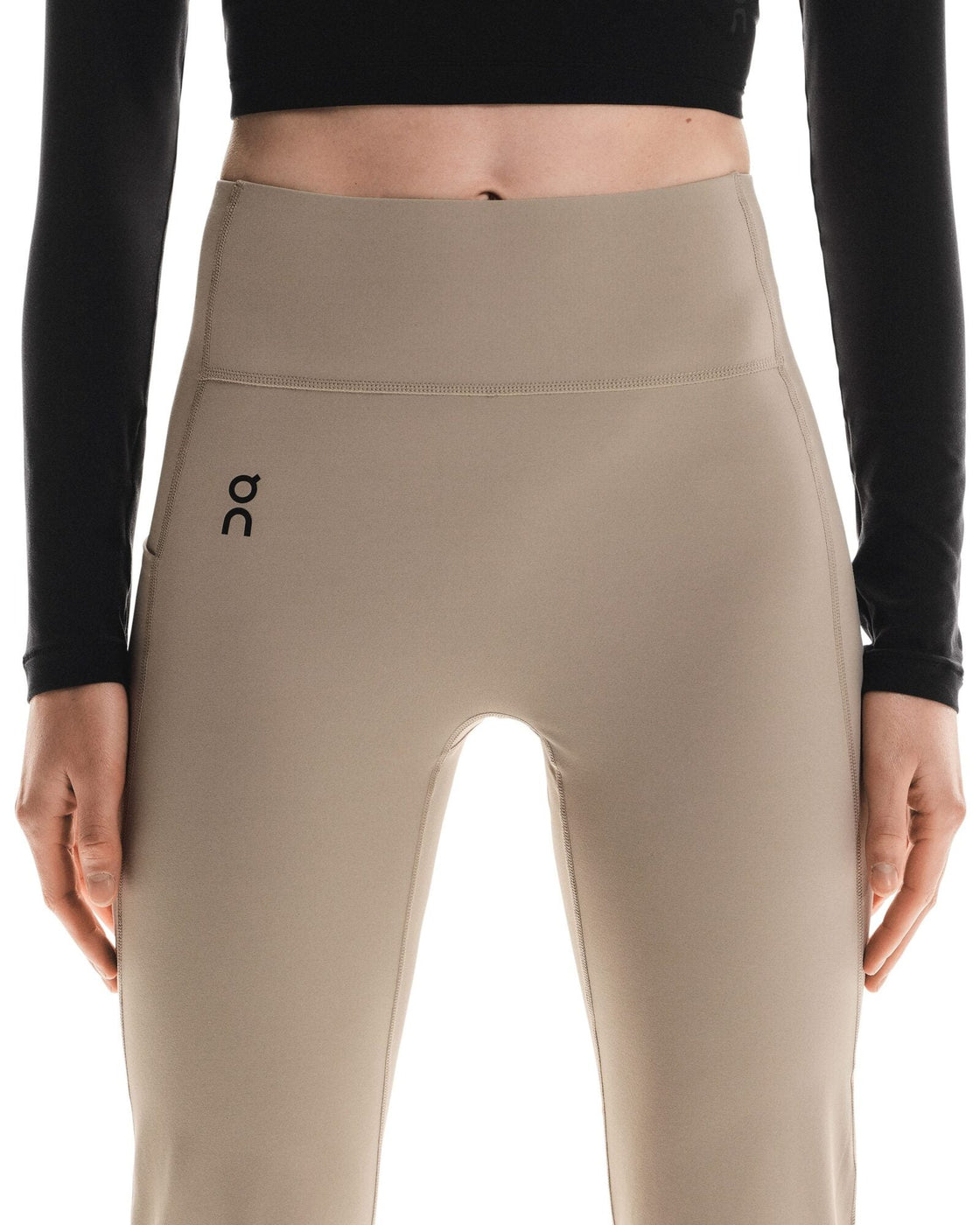 1WF31150603-30__studio_flared_tights-fw25-desert-w-4×5-tr-g4