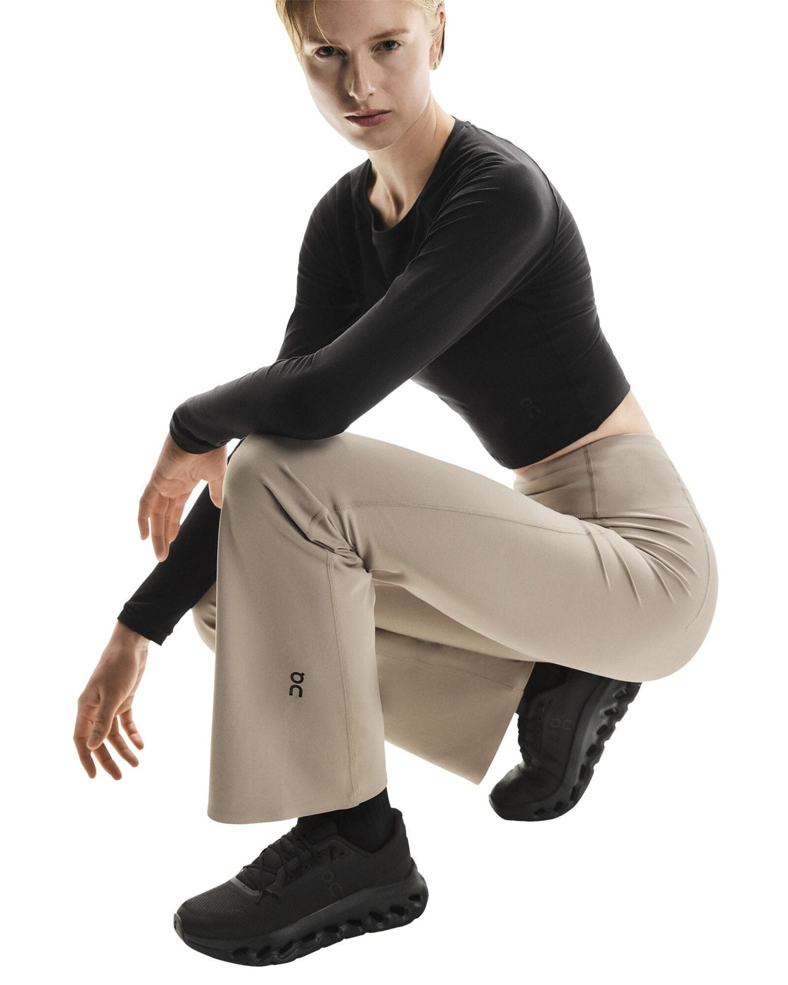 1WF31150603-30__studio_flared_tights-fw25-desert-w-4×5-tr-g6