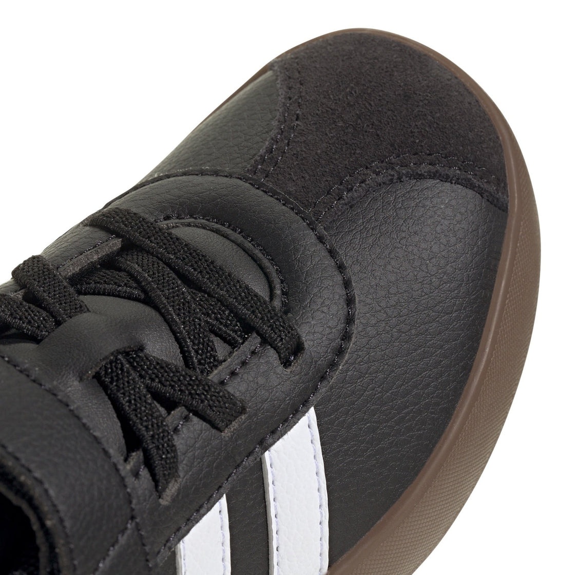 ID9154_9_FOOTWEAR_Photography_Detail View 2_transparent