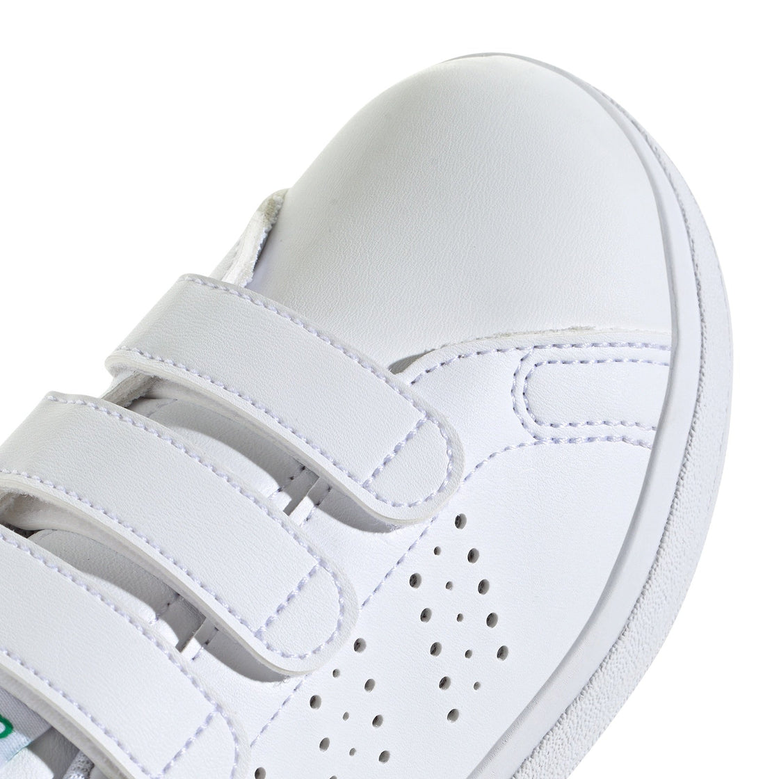 IE9019_9_FOOTWEAR_Photography_Detail View 2_transparent