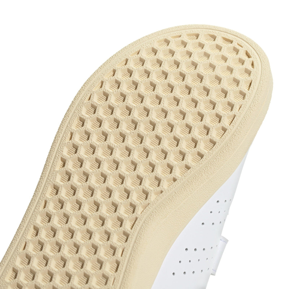 IH6251_9_FOOTWEAR_Photography_Detail View 2_transparent
