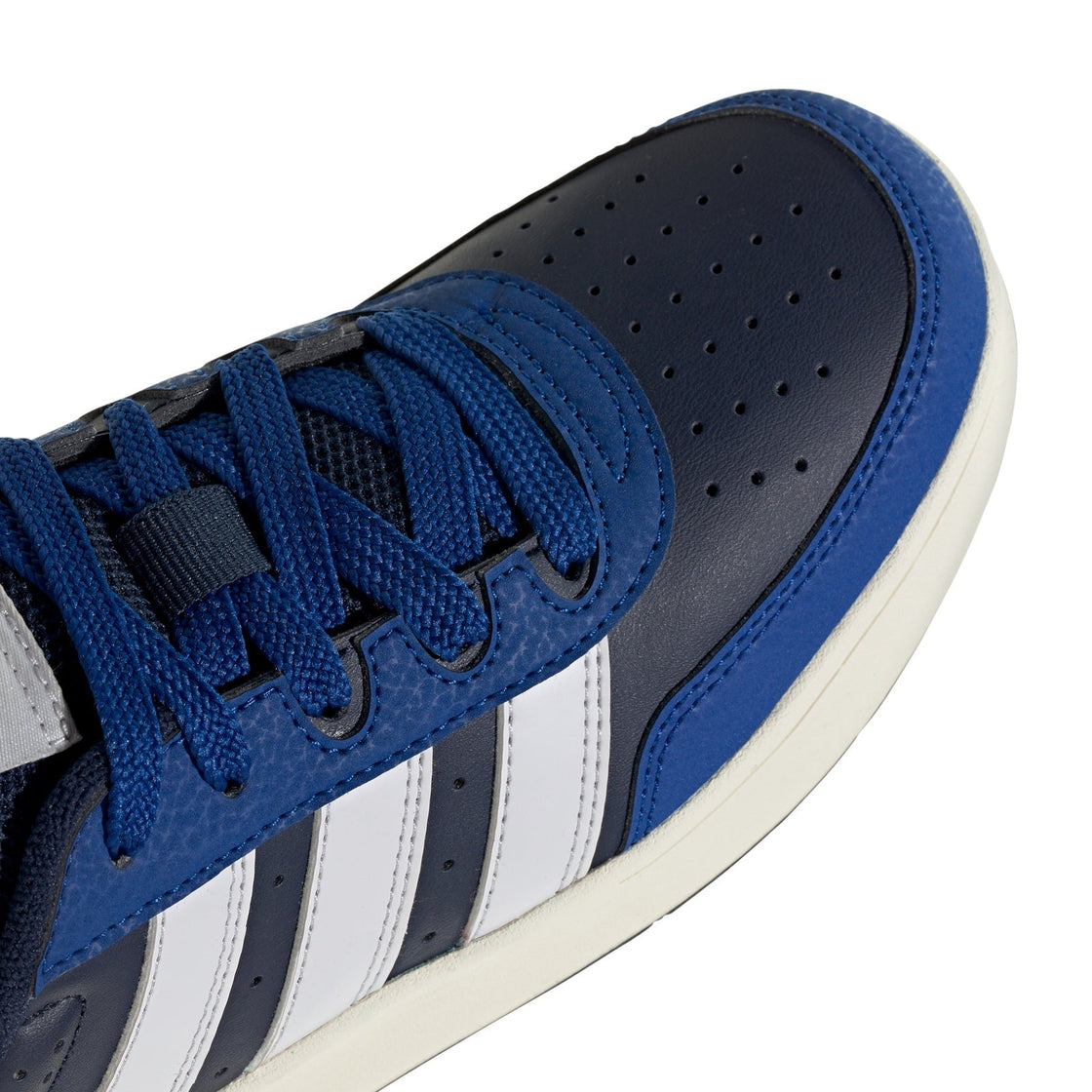 JQ3062_9_FOOTWEAR_Photography_Detail View 2_transparent