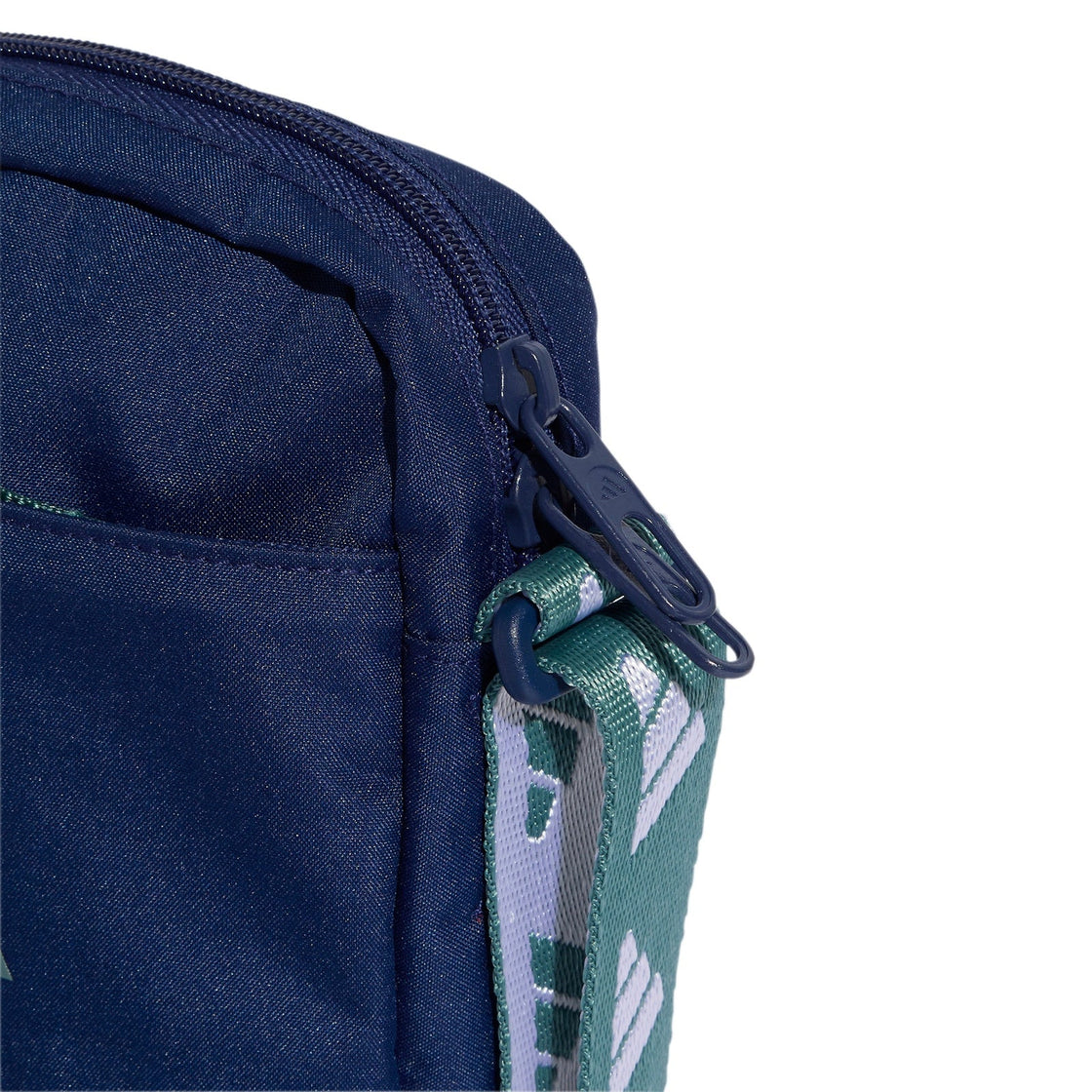 JW1542_6_HARDWARE_Photography_Detail View 2_transparent
