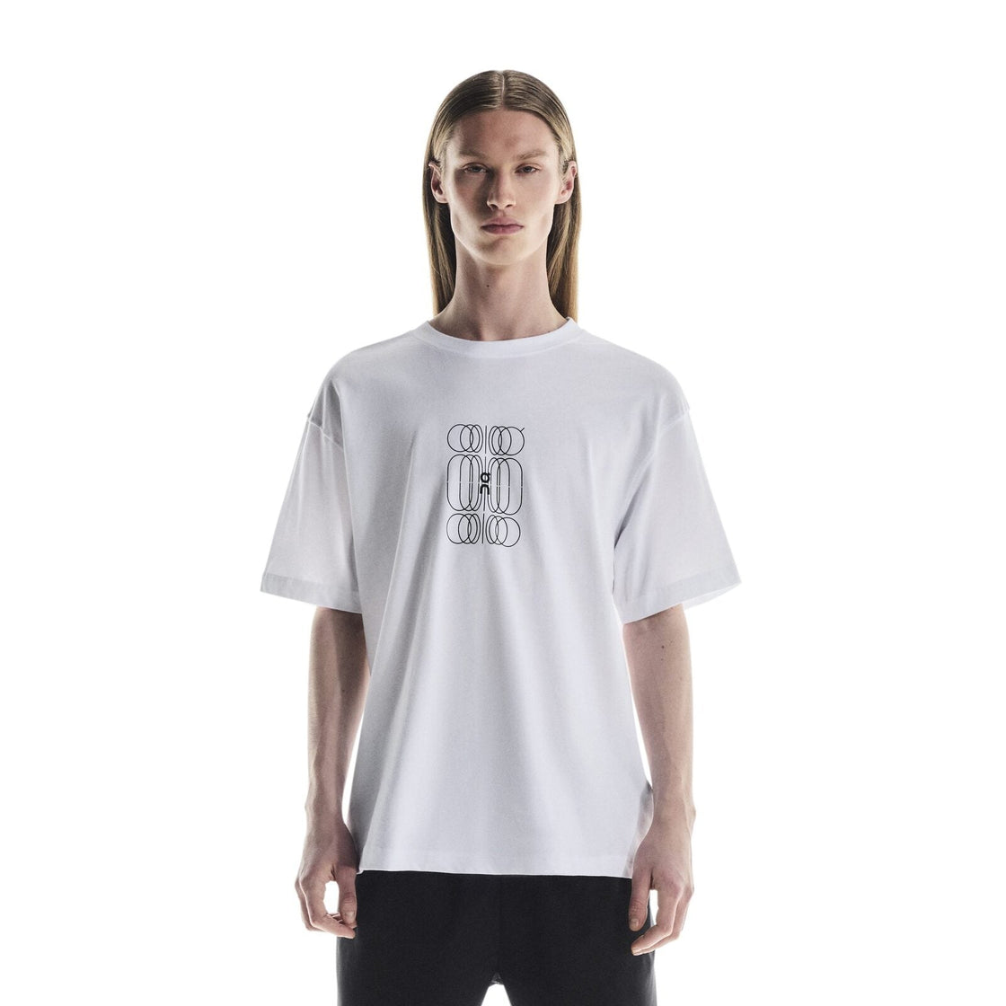 1MF11840462-club-t_graphic-ss25-white_black-m-1×1-tr-PLP