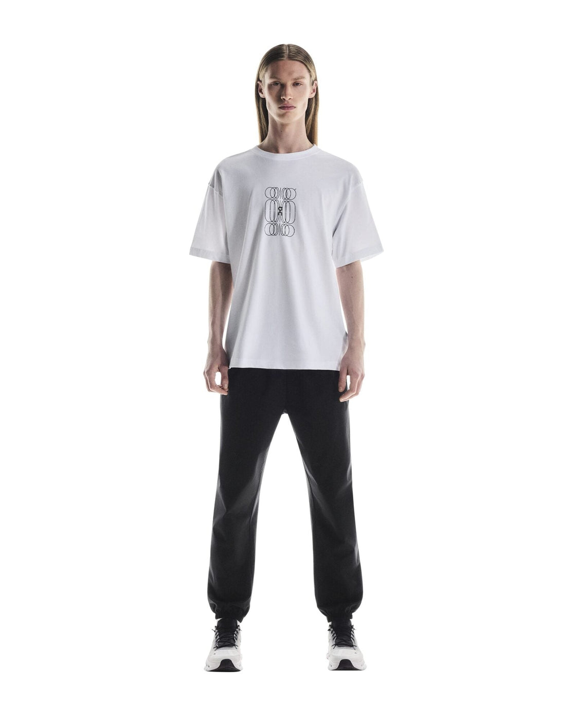 1MF11840462-club-t_graphic-ss25-white_black-m-4×5-tr-g1