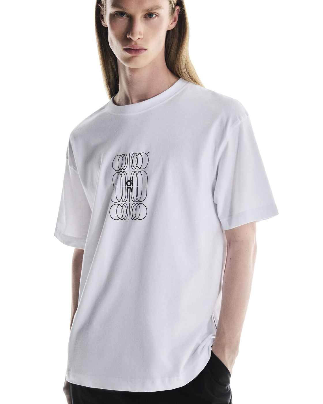 1MF11840462-club-t_graphic-ss25-white_black-m-4×5-tr-g3