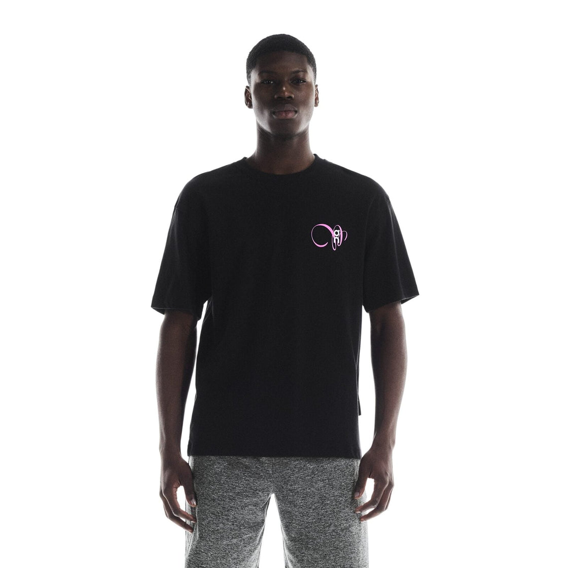 1MF11843541-club-t_graphic-ss25-black_raspberry-m-1×1-tr-PLP