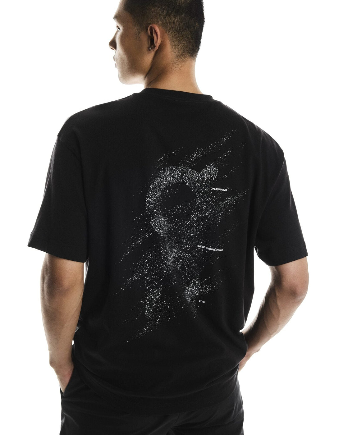 1MF30550192-club_t_graphic-fw25-black_olive-m-4×5-tr-g4