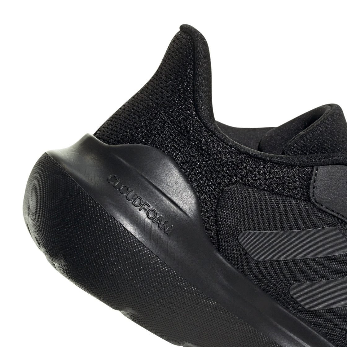 IE3542_8_FOOTWEAR_Photography_Detail View 1_transparent