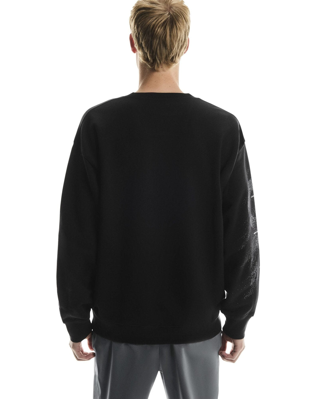 1MF30540192-club_crew_graphic-fw25-black_olive-m-4×5-tr-g5