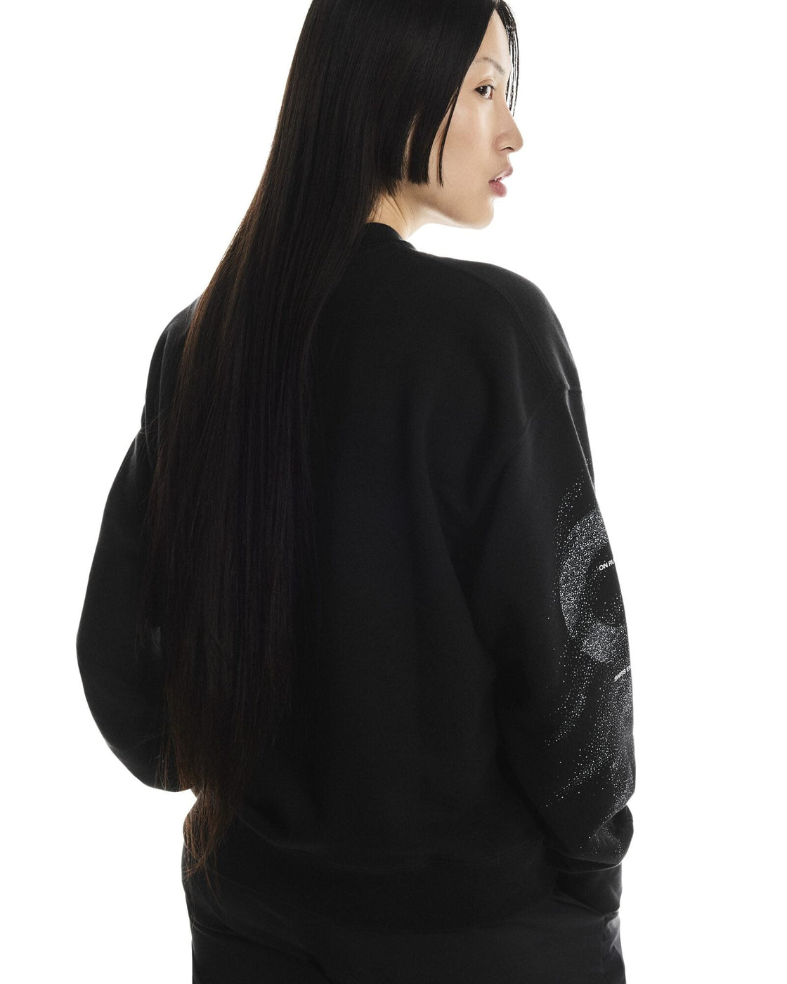 1WF30680192-club_crew_graphic-fw25-black_olive-w-4×5-tr-g4