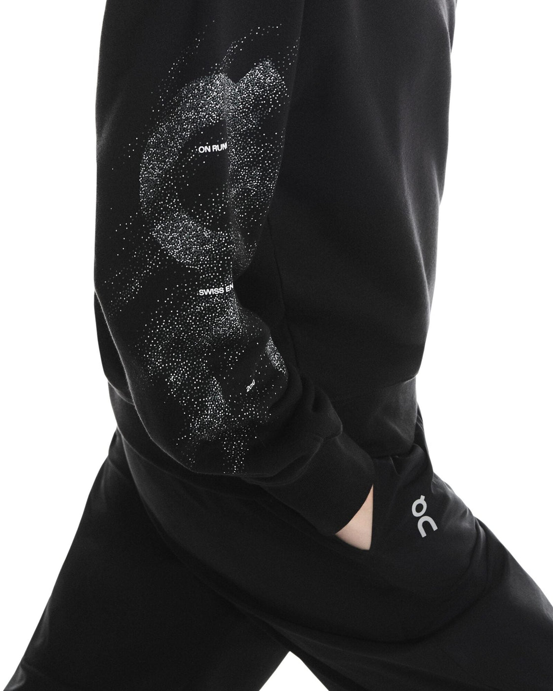 1WF30680192-club_crew_graphic-fw25-black_olive-w-4×5-tr-g5