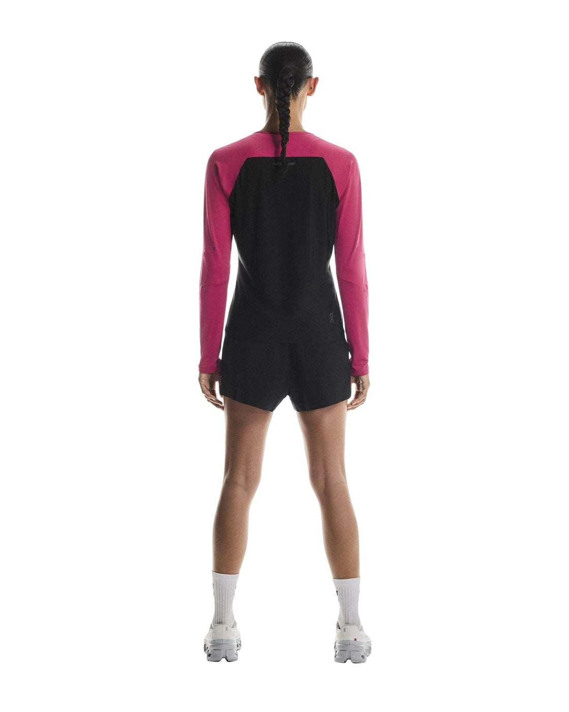 1WE10323554-performance_long_t-fw25-grenadine_black-w-4×5-tr-g2