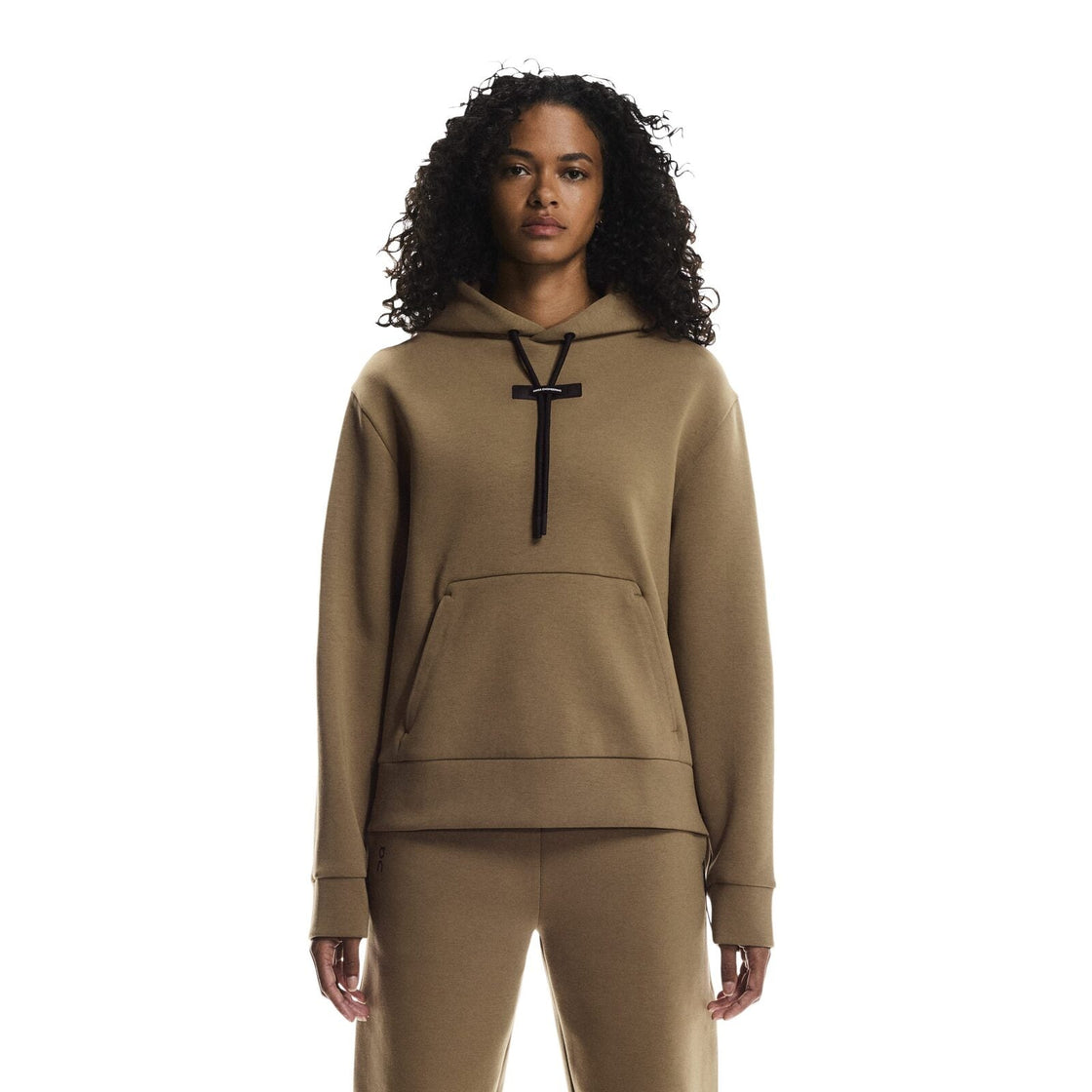 1WF30363850-focus_tech_hoodie-fw25-nutmeg-w-1×1-tr-PLP