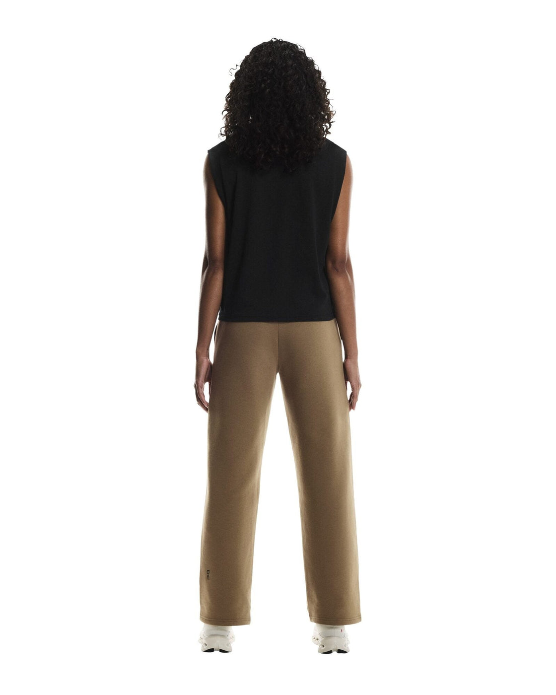 1WF30393850-focus_tech_sweatpants-fw25-nutmeg-w-4×5-tr-g2