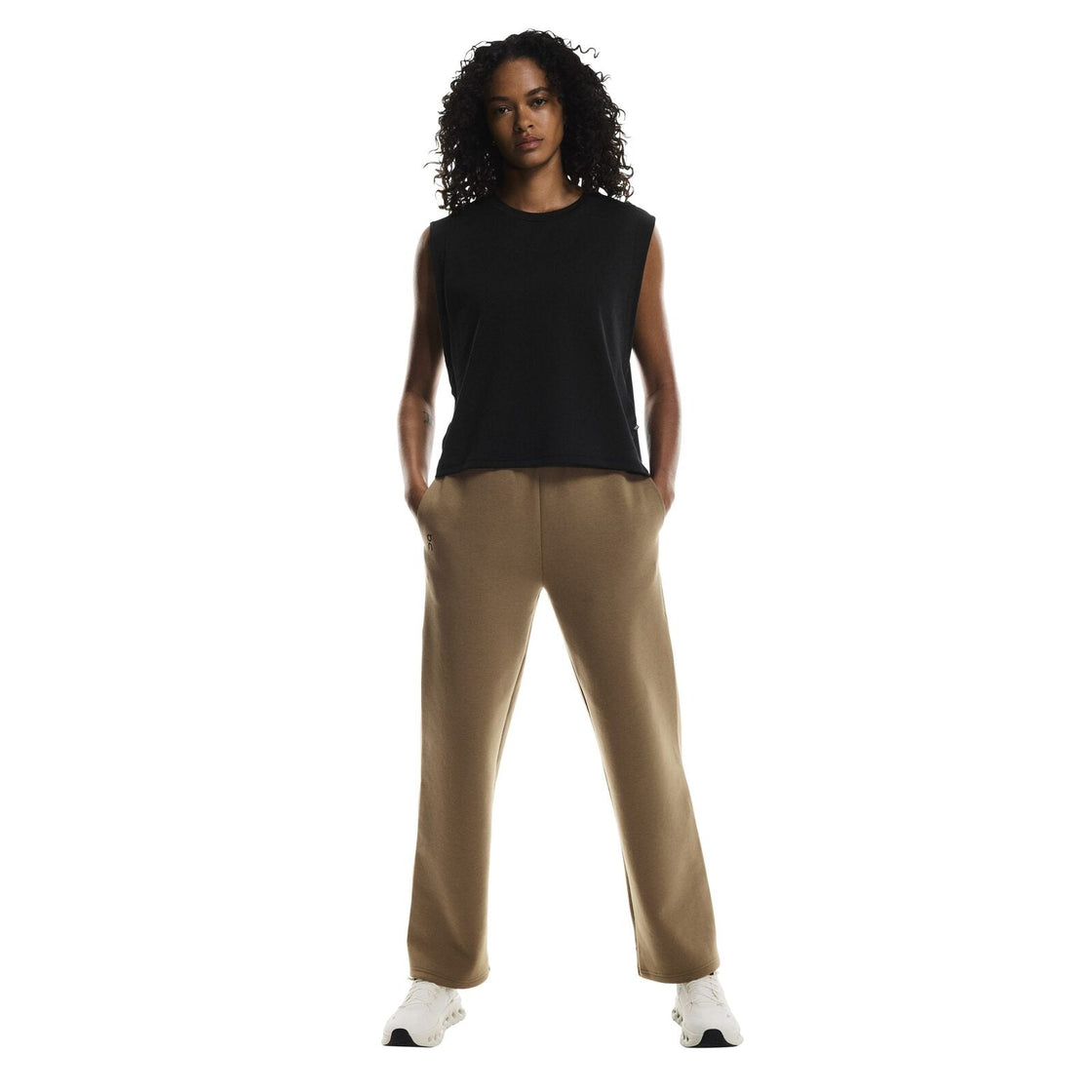 1WF30393850-focus_tech_sweatpants-fw25-nutmeg-w-4×5-tr-g4