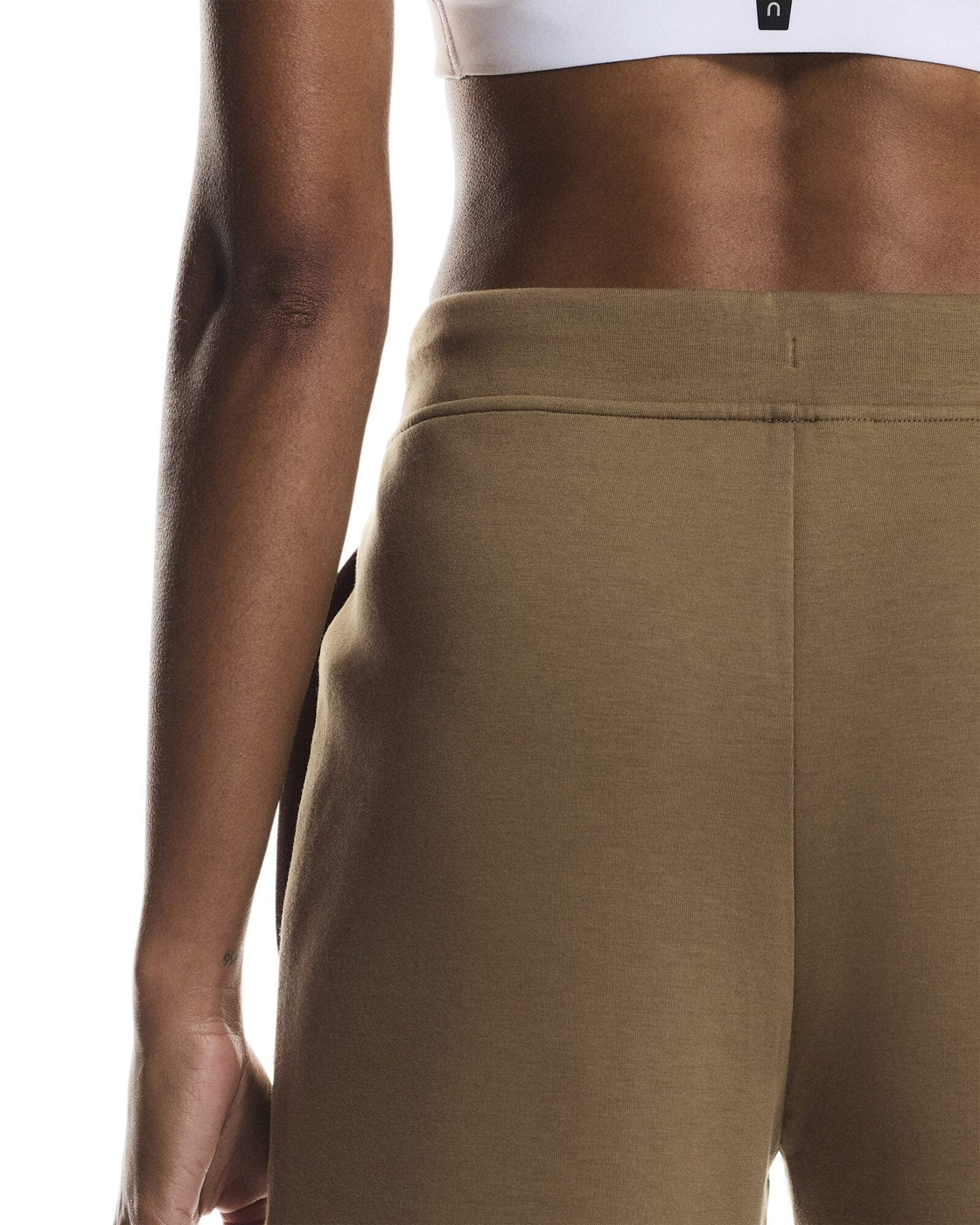 1WF30393850-focus_tech_sweatpants-fw25-nutmeg-w-4×5-tr-g7