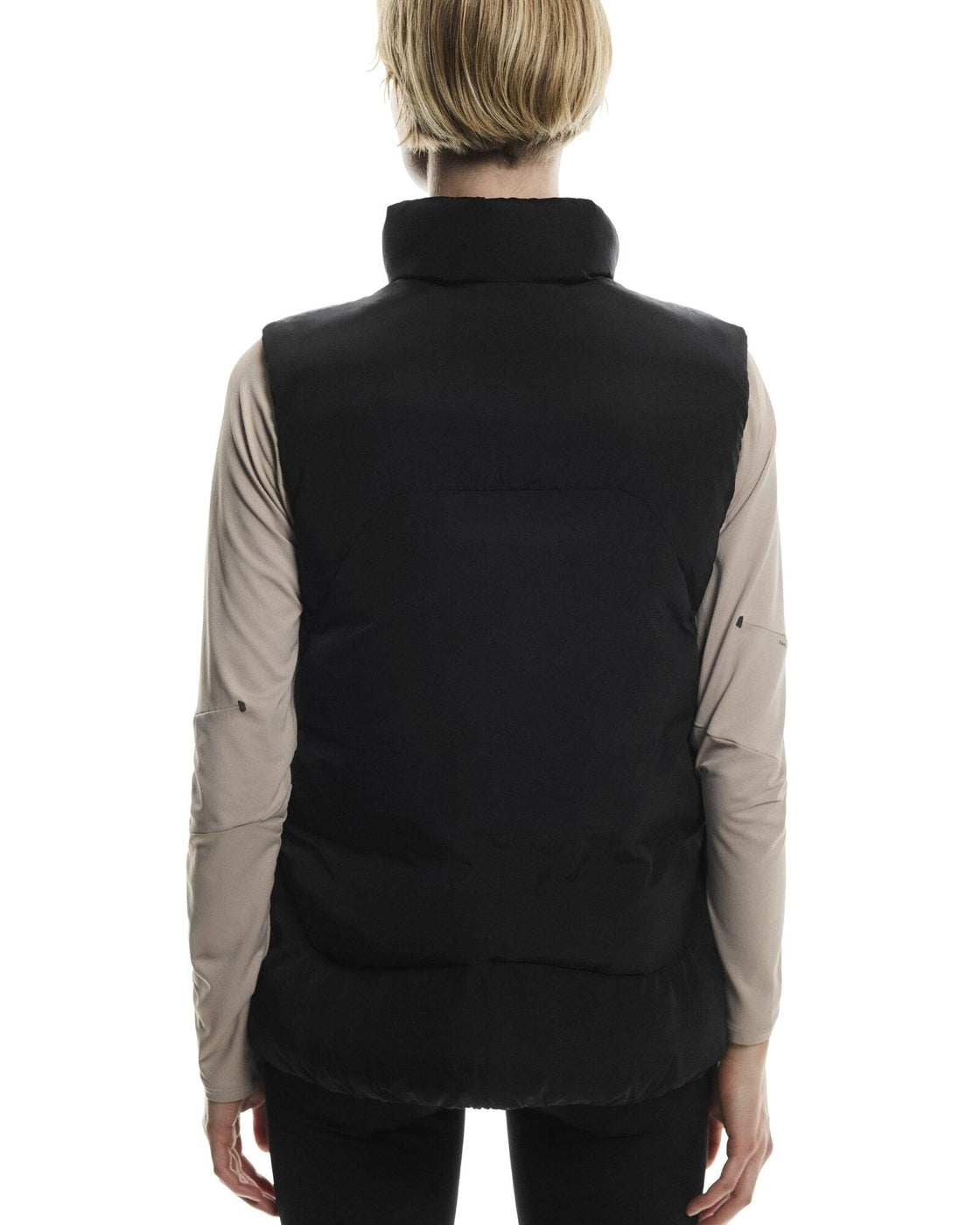 1WF30490553-all_day_puffer_vest-fw25-black-w-4×5-tr-g5