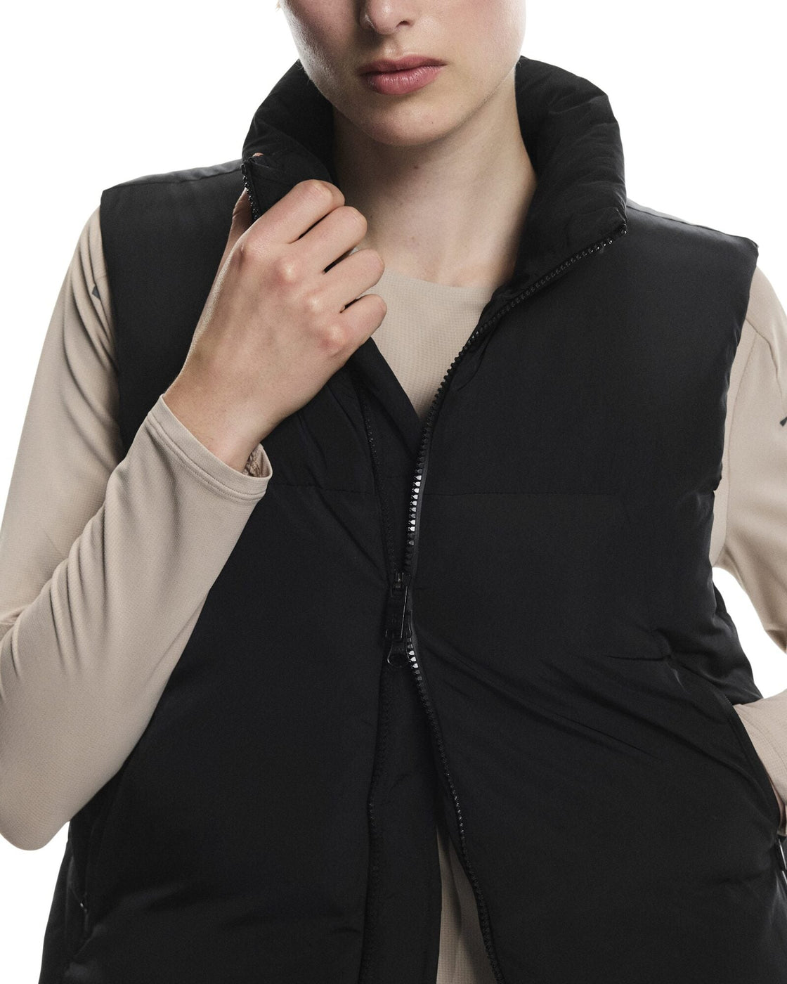 1WF30490553-all_day_puffer_vest-fw25-black-w-4×5-tr-g8