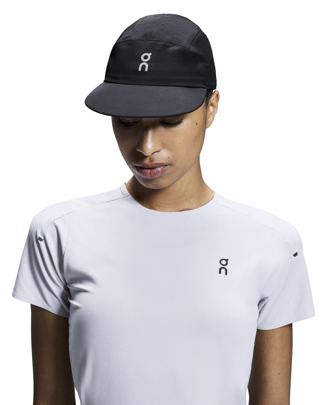 2UE30500553-performance_cap-fw24-black-u-4×5-tr-g1