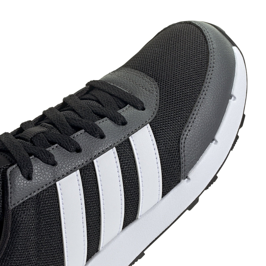 IF1553_8_FOOTWEAR_Photography_Detail View 1_transparent