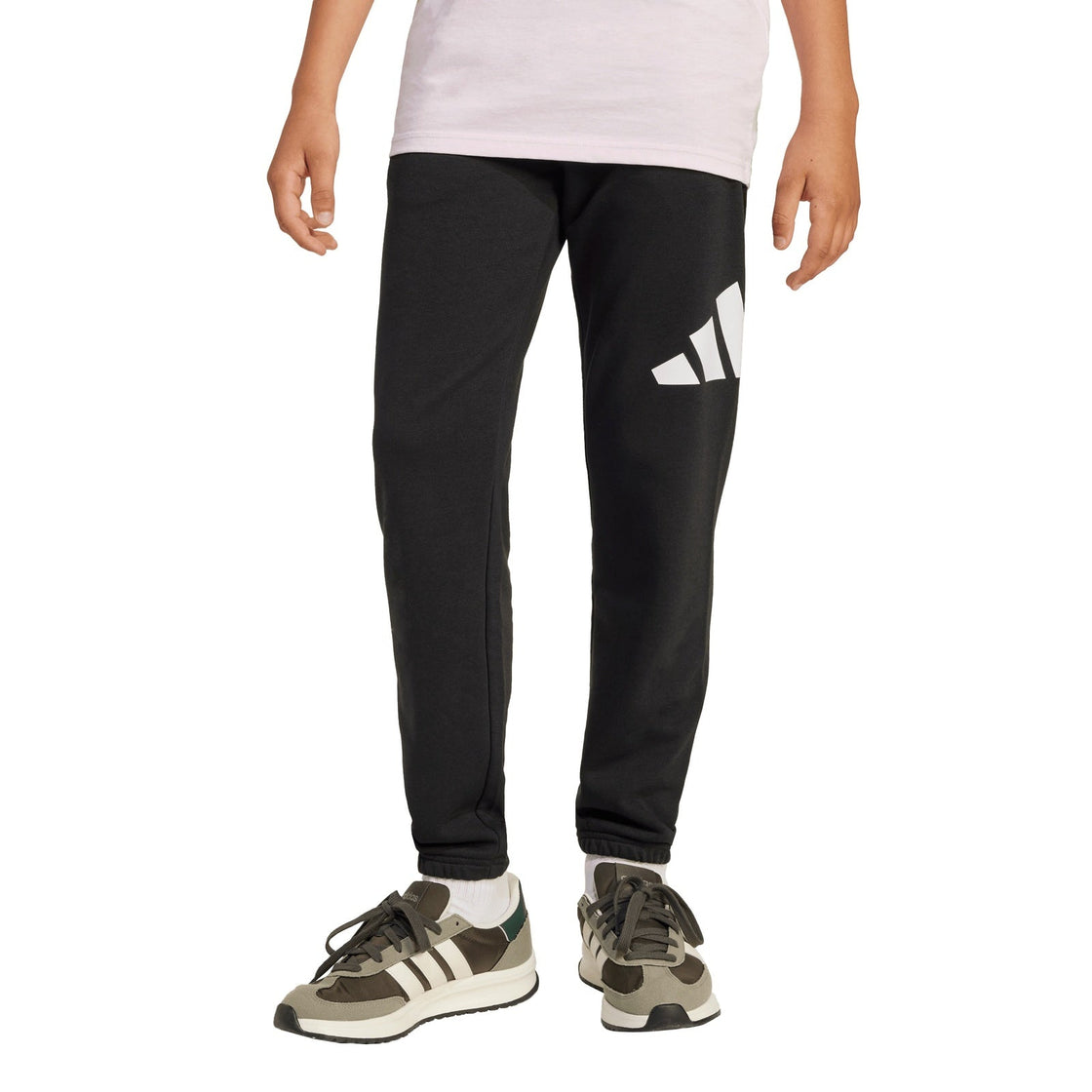 JD2090_2_APPAREL_On Model_Standard View_transparent