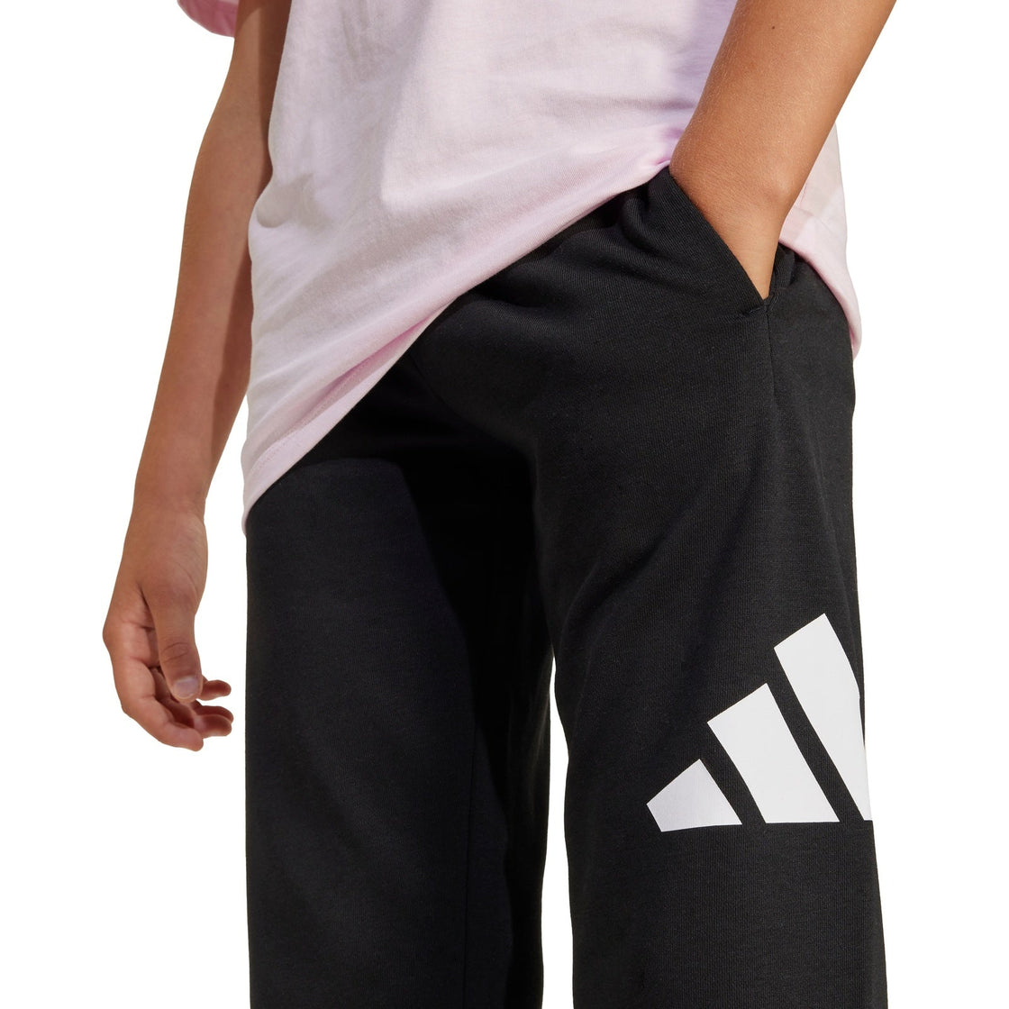 JD2090_5_APPAREL_On Model_Detail View 1_transparent