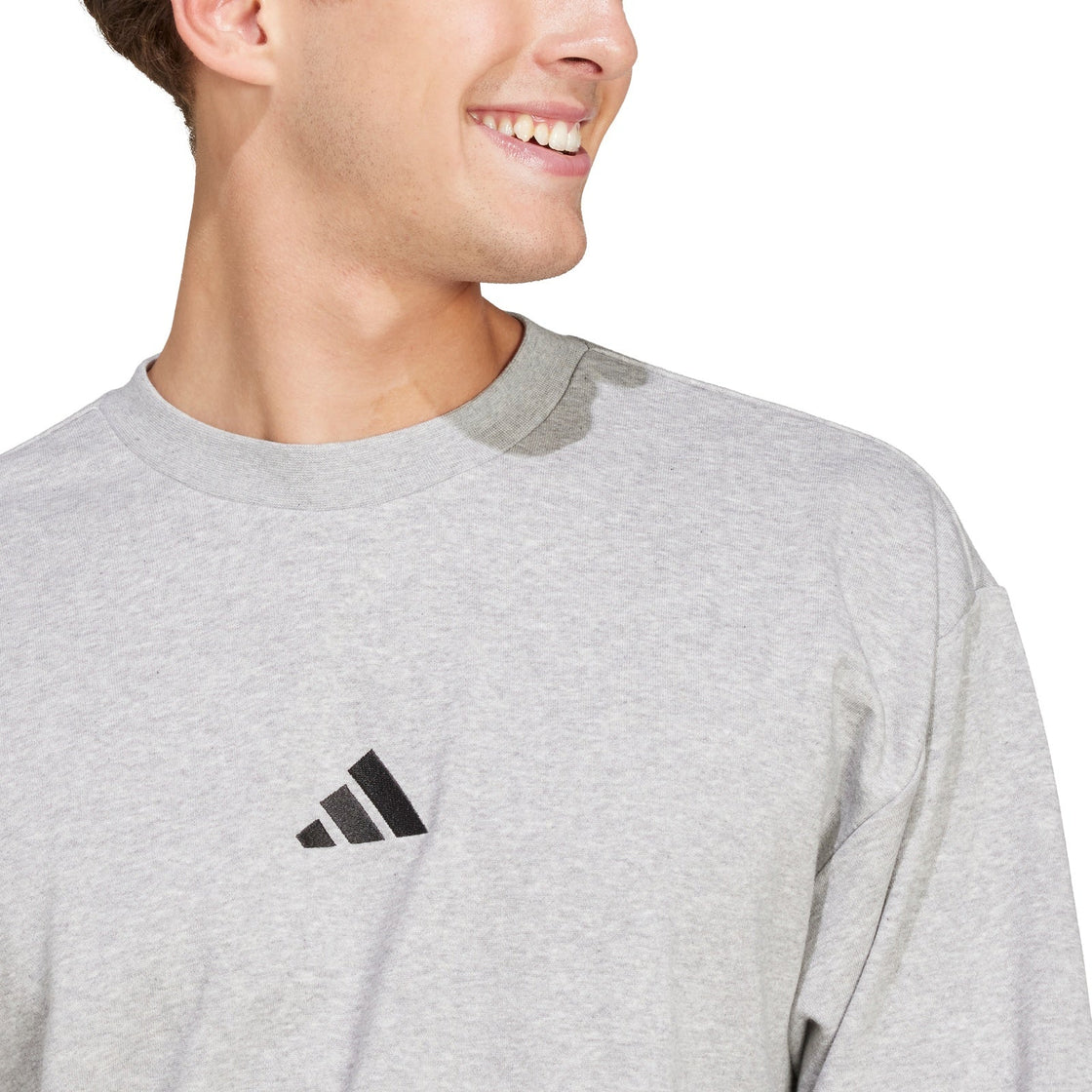 JE3828_5_APPAREL_On Model_Detail View 1_transparent