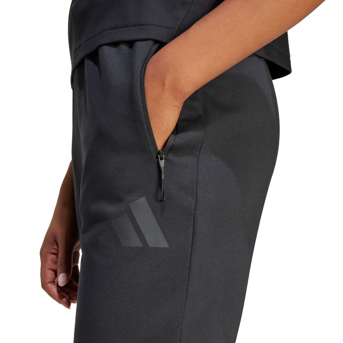 JE7842_7_APPAREL_On Model_Detail View 1_transparent