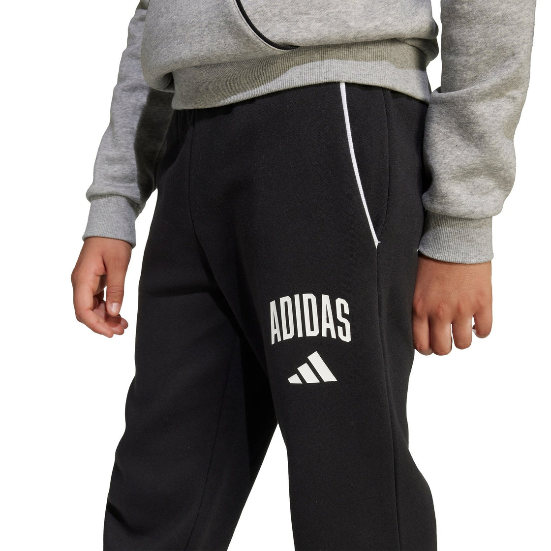 JM1538_5_APPAREL_On Model_Detail View 1_transparent