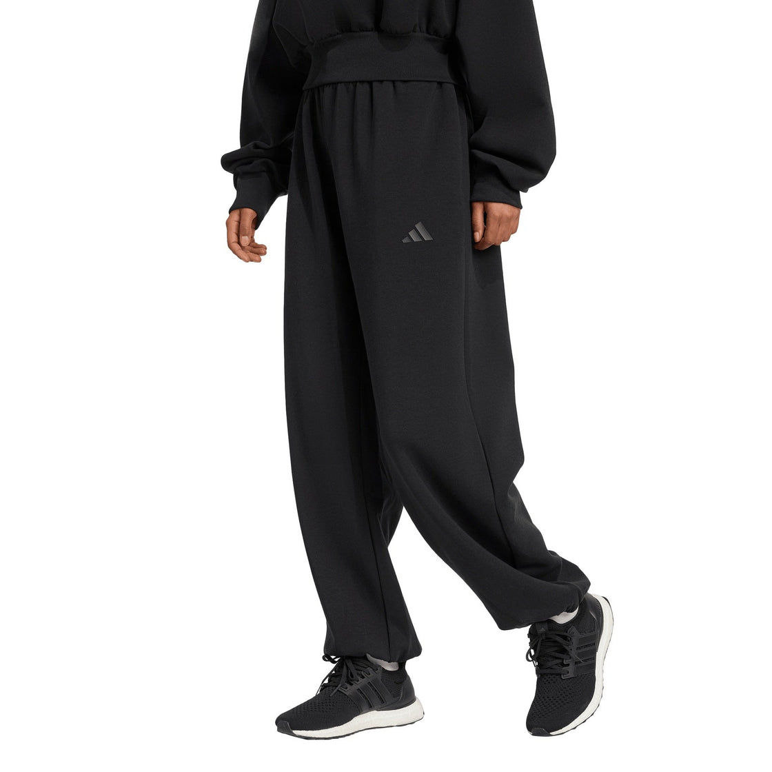 JM1652_2_APPAREL_On Model_Standard View_transparent