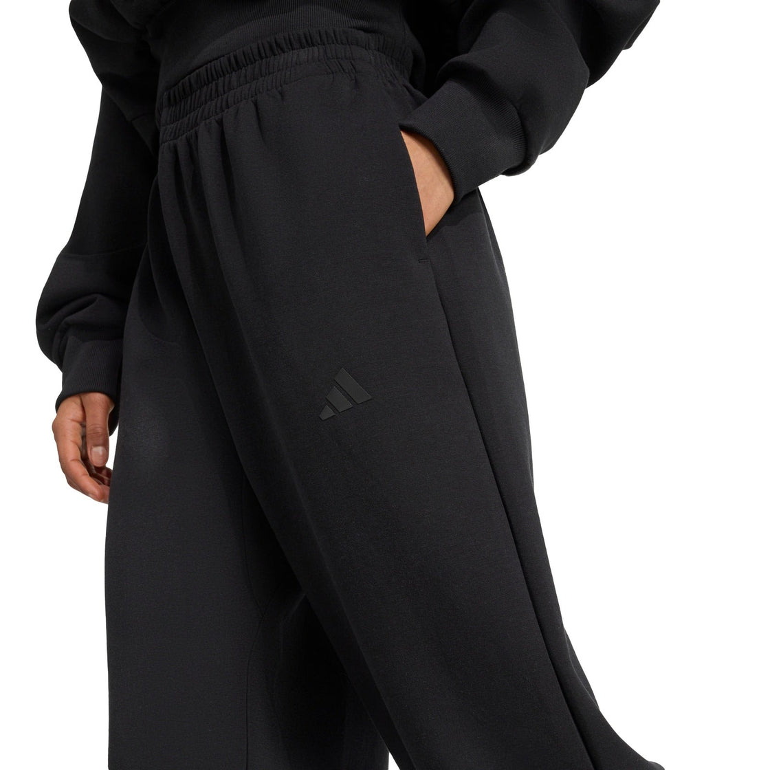 JM1652_6_APPAREL_On Model_Detail View 2_transparent