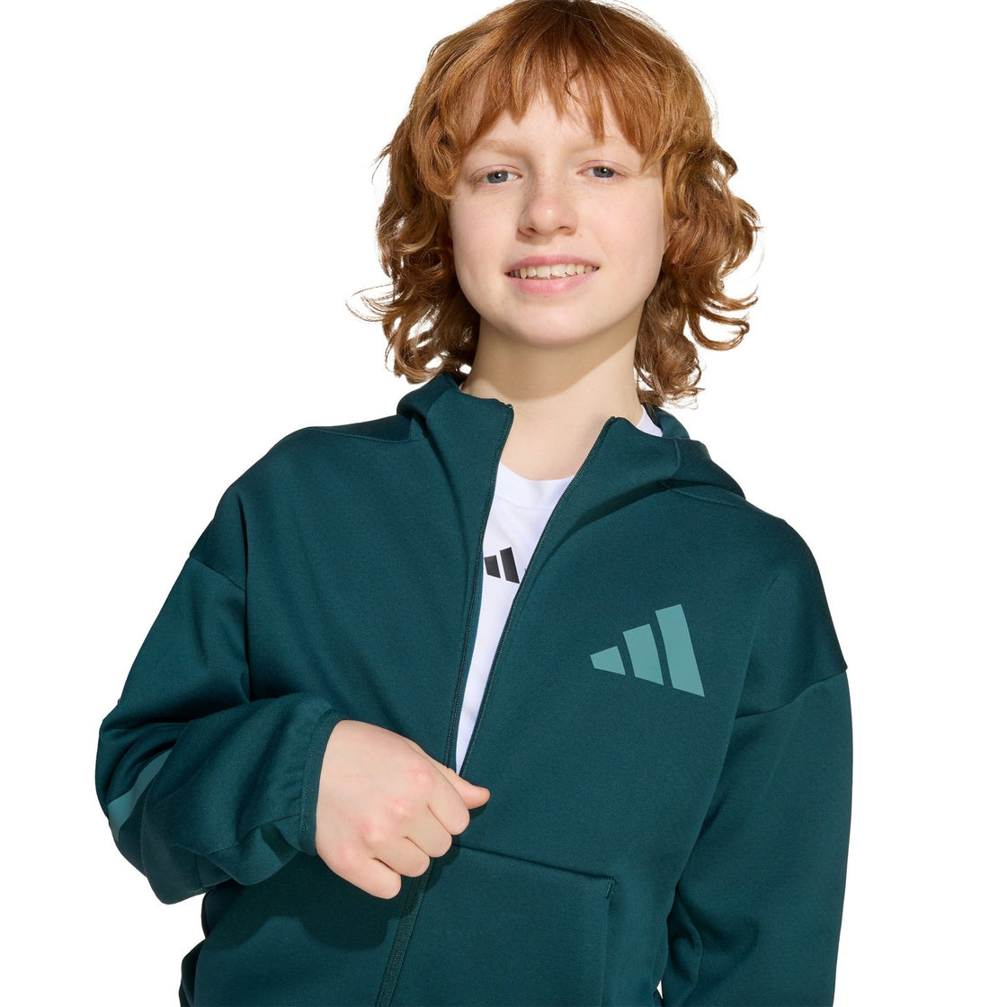 JW2425_5_APPAREL_On Model_Detail View 1_transparent