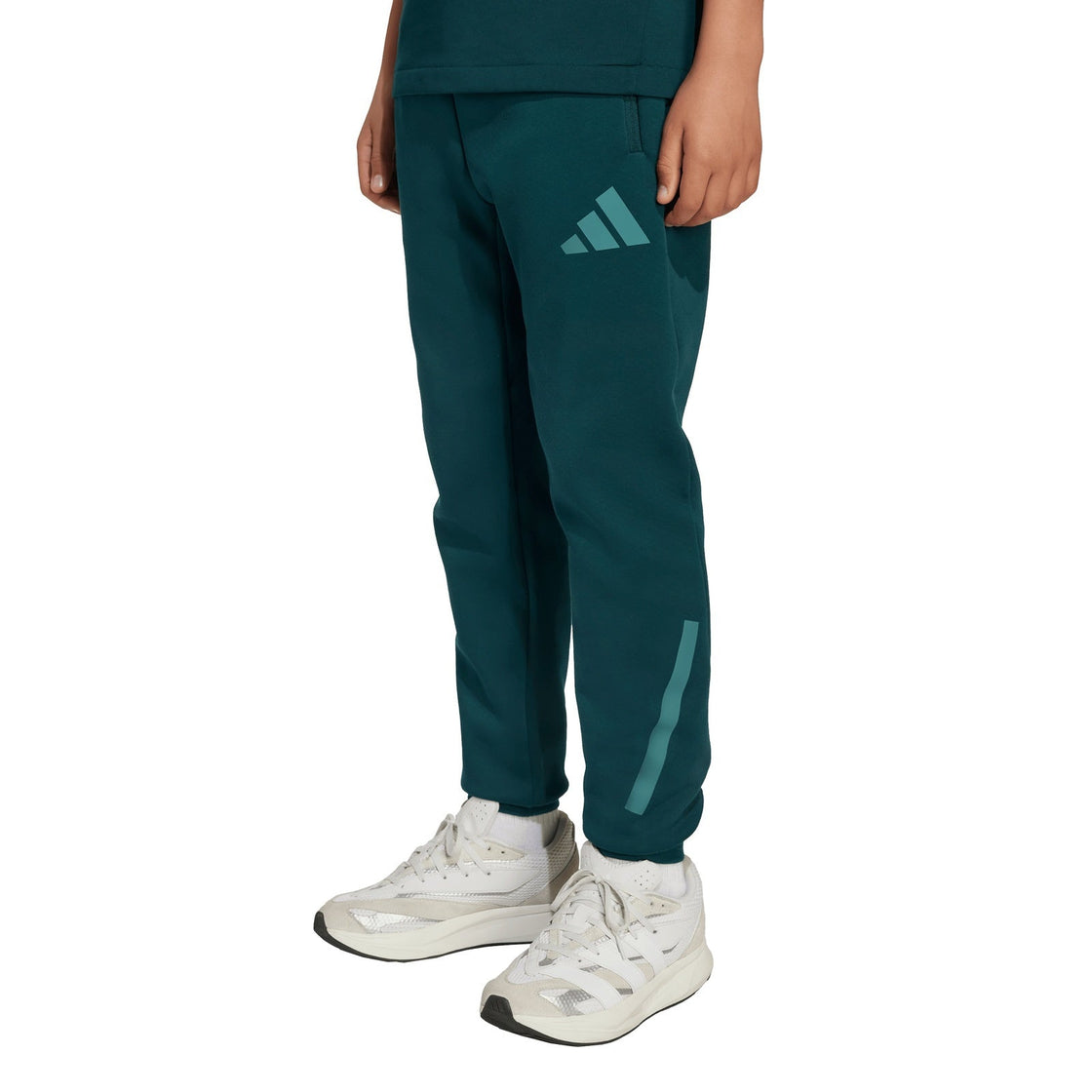 JW2430_2_APPAREL_On Model_Standard View_transparent