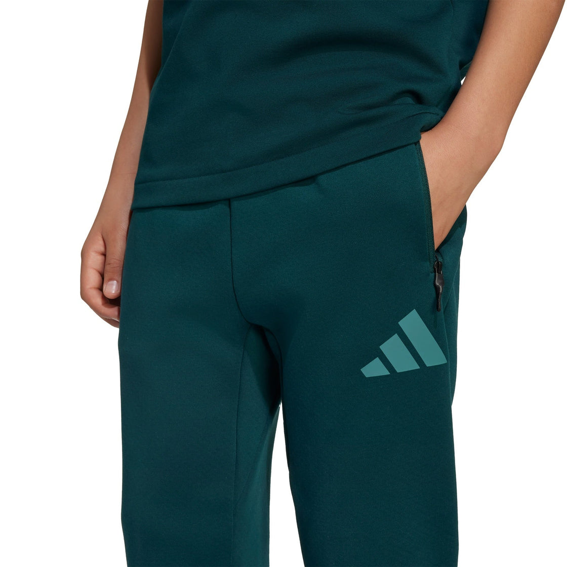 JW2430_5_APPAREL_On Model_Detail View 1_transparent