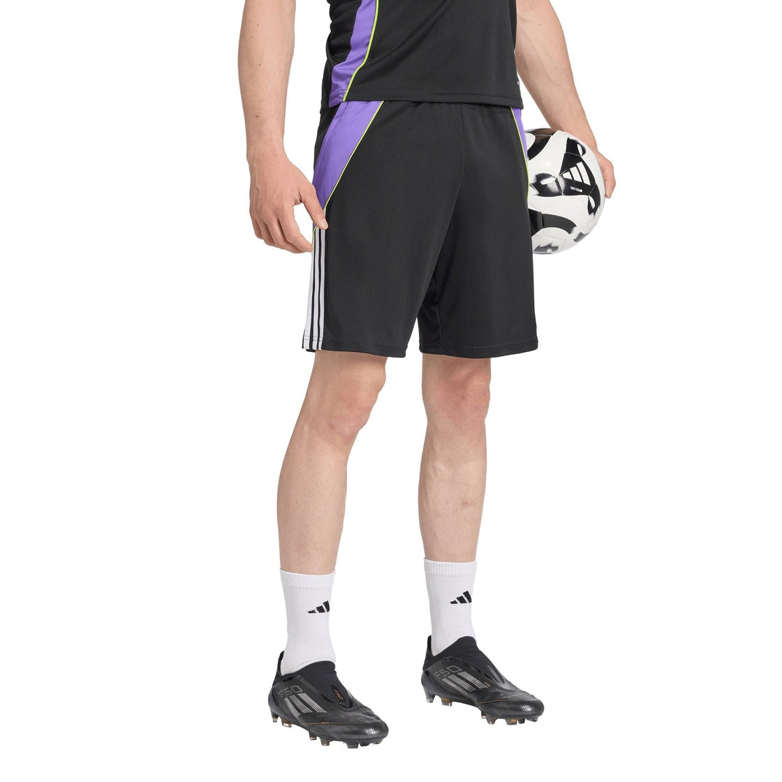 JW4367_4_APPAREL_On Model_Walking View_transparent