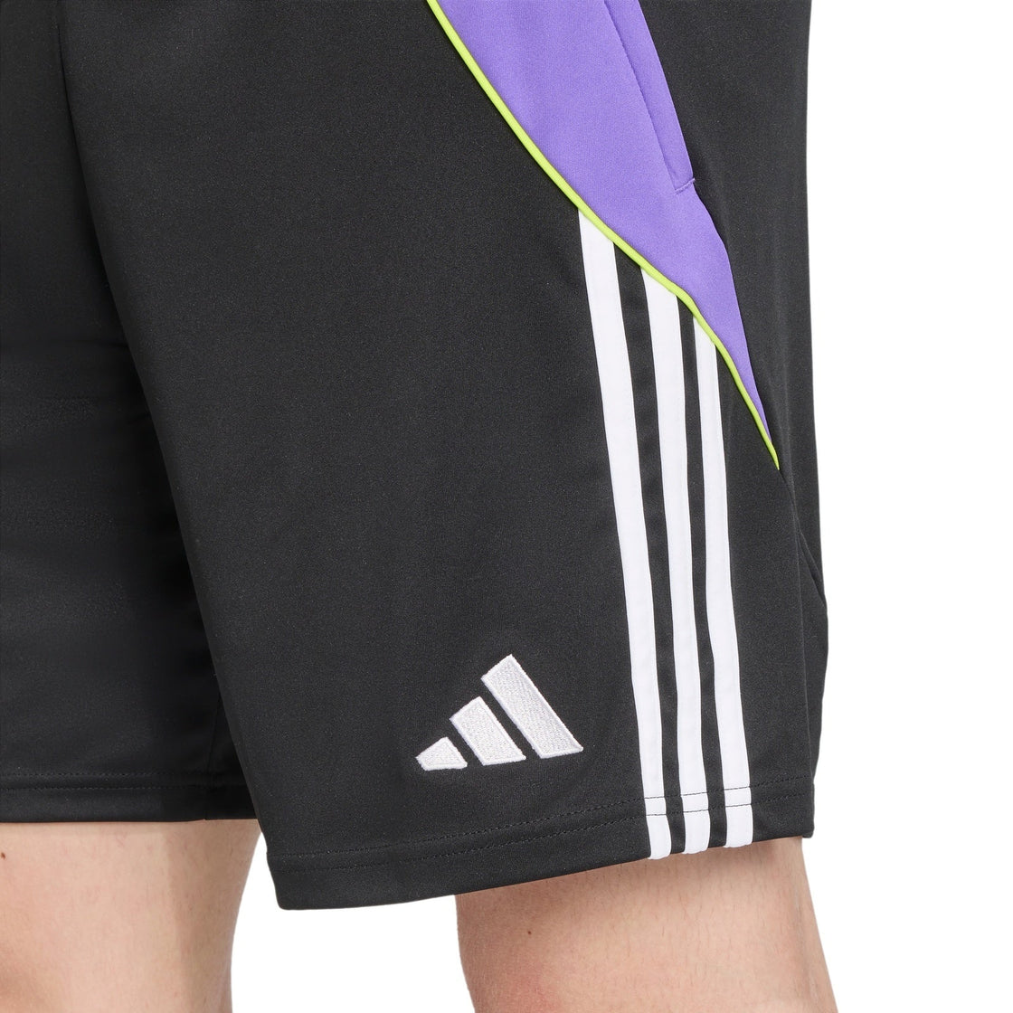 JW4367_5_APPAREL_On Model_Detail View 1_transparent