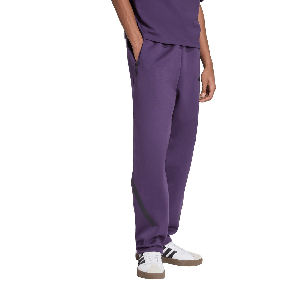 JW4778_4_APPAREL_On Model_Walking View_transparent