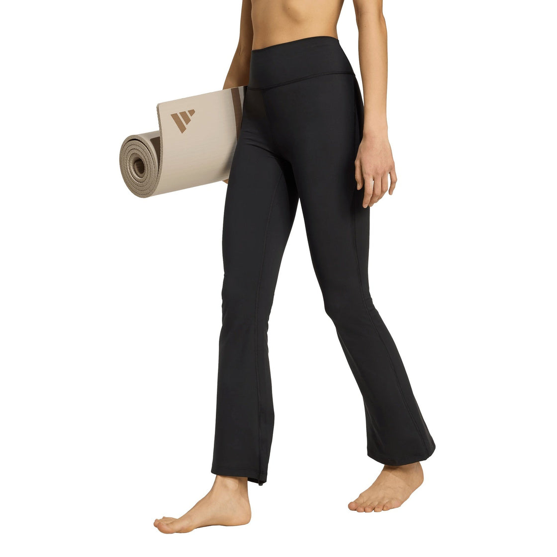 JW7667_2_APPAREL_On Model_Standard View_transparent